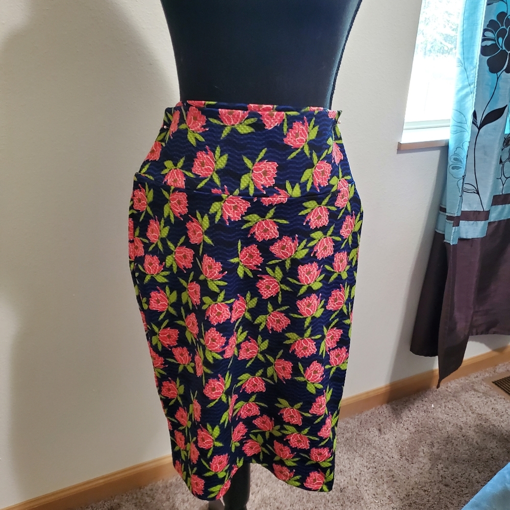 NWT LULAROE CASSIE